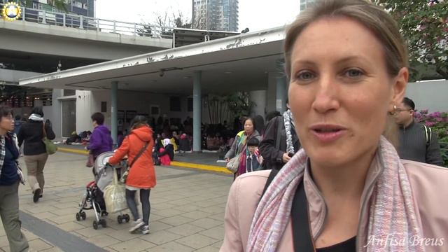 Ежегодный фестиваль цветов в парке Виктория. Кто эти женщины. Гонконг.134 смотреть онлайн