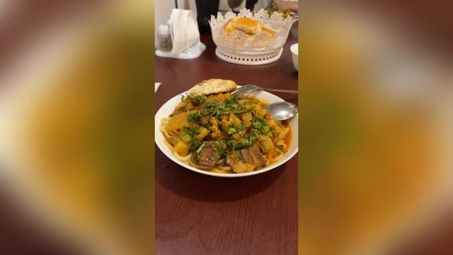 Крупноформатная плитка в квартире. День 1. Ремонт своими руками. смотреть онлайн