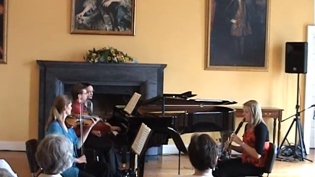 Milhaud - Suite for Violin, Clarinet and Piano Op. 157b ~ 2nd mvt ~ Divertissement смотреть онлайн