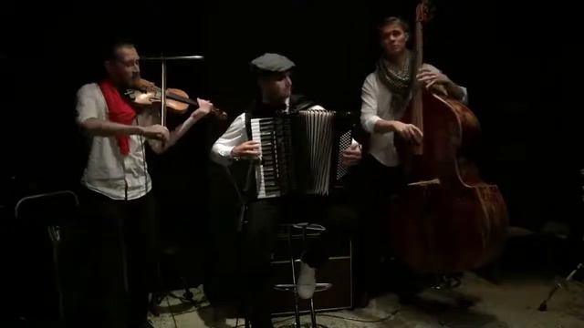 Les Cornichons - романтичная французская музыка смотреть онлайн