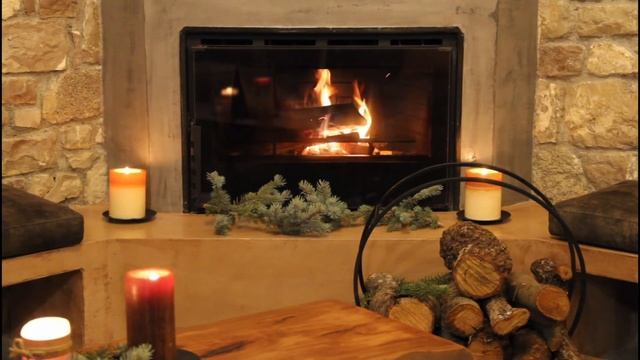 Камин в котором потрескивают дрова, горящие свечи, все самое лучшее для сна и расслабления смотреть онлайн