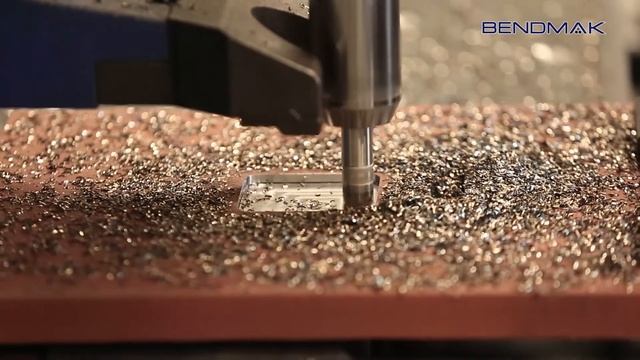 Вертикальный сверлильный станок с ЧПУ - BEF10 смотреть онлайн