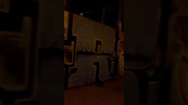 Барселона 2015 Субботняя ночь. Пьяный трансвестит падает по середине улицы, пытаюсь меня поцеловать смотреть онлайн