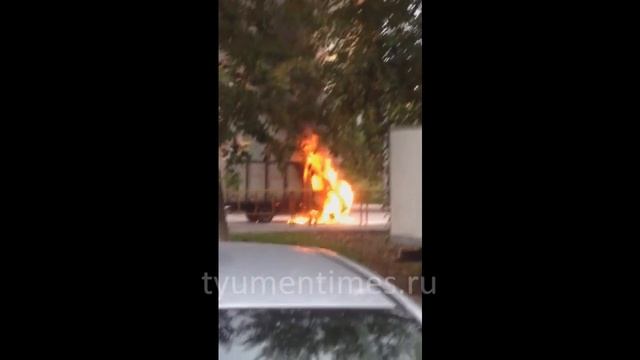 Тюмень, Широтная, горит Газель с хлебом, 11-09-2018 смотреть онлайн