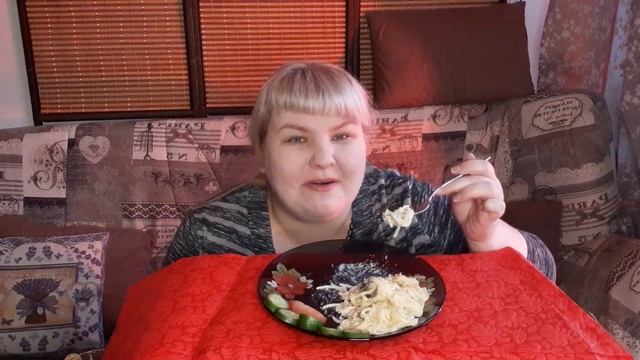 Mukbang спагетти с курицей и грибами в сливочном соусе,овощи,фруктовая сыворотка,чай))) смотреть онлайн