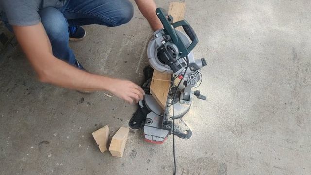 Торцовочная пила Metabo KS 216 M Lasercut