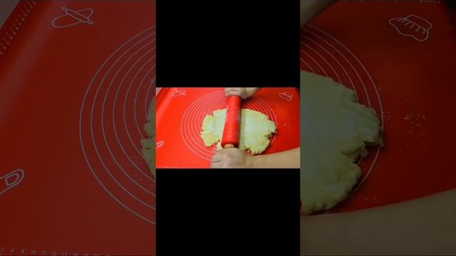 Просто раскатываем и заварачиваем ... это песочное  Печенье никого не оставит равнодушным!