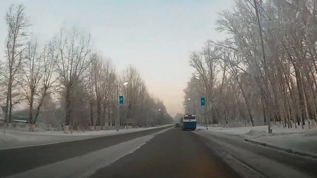 Усть-Каменогорск. Зимнее вечернее Прапорщиково и въезд в город смотреть онлайн