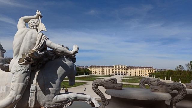 Schloss Park Schönbrunn, Neptunbrunnen, Hippocampen (Meerespferde) die Neptuns Wagen ziehen. Gimbal смотреть онлайн