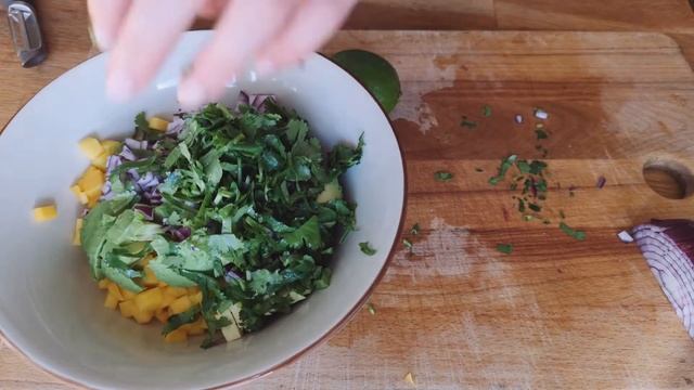 Манго-сальса. Всего 5 ингредиентов. Вкусно к рыбе! смотреть онлайн