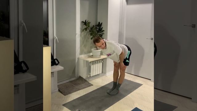 Практика асан хатха-йоги для здоровье позвоночника за 20 минут. Прогибы, складки, выпады. смотреть онлайн