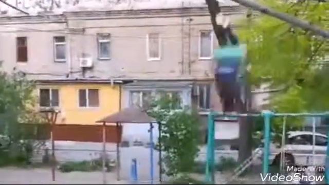 ДРУГ СДЕЛАЛ СОЛНЫШКО И ПРОКРУТИЛСЯ 52 РАЗА смотреть онлайн