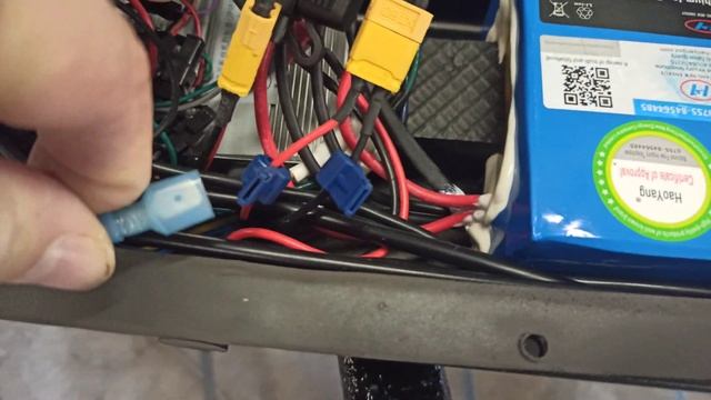 Подключение доп. Led ленты к электросамокату через понижайку 48В на 12В,плюс контролер для управл. смотреть онлайн