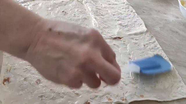 Быстрая новогодняя закуска. Закуска из лаваша. Новогодняя закуска 2022. Закуски на праздничный стол смотреть онлайн