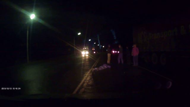 В Тобольске пьяный бросился под фуру 13.10.13 смотреть онлайн