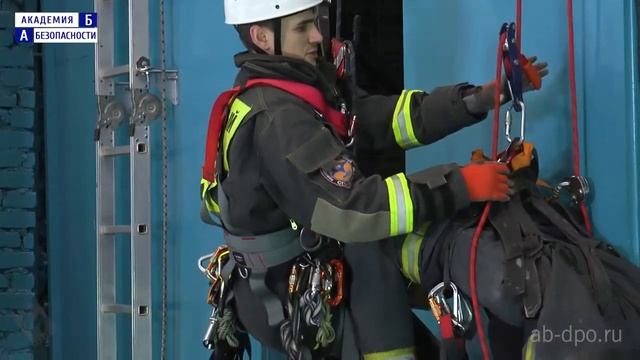Занятие №95. Зависание пострадавшего на СУ при наличии ненагруженной страховки. смотреть онлайн