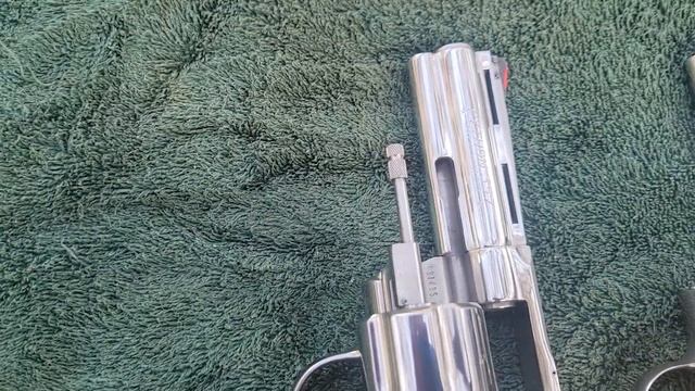 Colt Python Old vs. New. Which one is better?????? смотреть онлайн