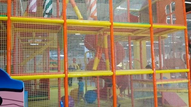 Игровая комната||Подарки на День Рождения|горки и батуты|играем в игровом центре|Встречаем гостей смотреть онлайн