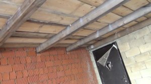 Заливаю столбы для пола в гараже