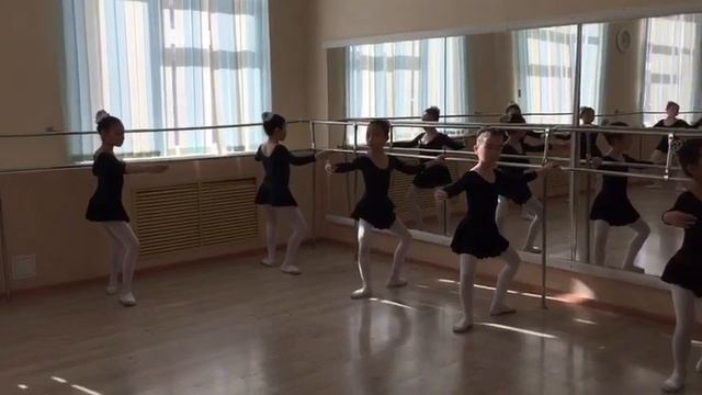 Открытый урок по Классическому танцу. Demi plie. смотреть онлайн