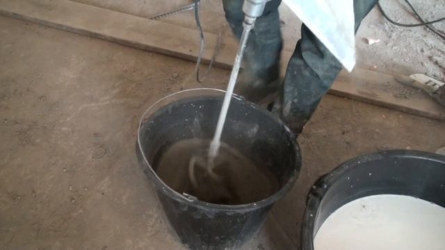 Адгезионный обрызг из адгезионной добавки Ceresit CC81 и штукатурки Baumit MPA35