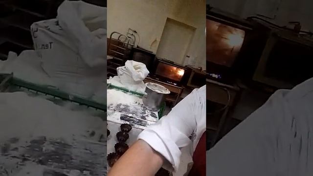 Замешиваем песочное тесто на корзинку смотреть онлайн