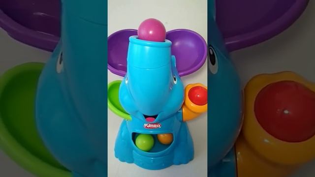 слон, выдувающий шарики Playskool смотреть онлайн