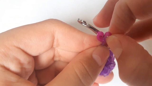 МАЛИНКА из резиночек RAINBOW LOOM Лумигуруму БЕЗ СТАНКА? Летняя фигурка из резиночек ☀️ смотреть онлайн