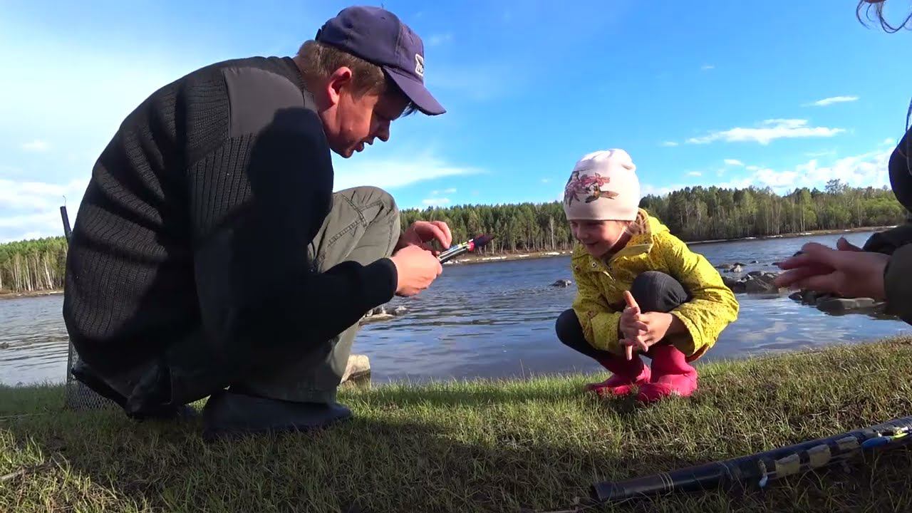 Про паромную переправу и веселую рыбалку смотреть онлайн