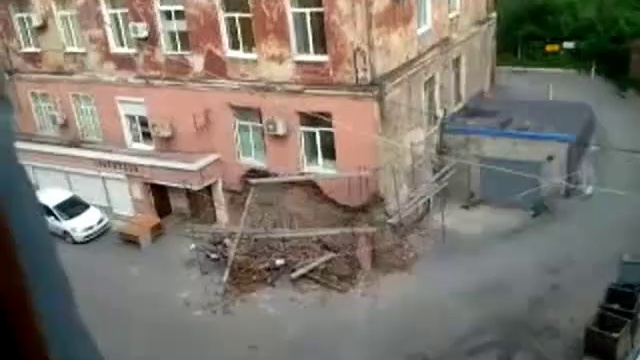 Рухнул жилой дом смотреть онлайн