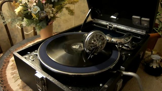 ? Танго любимой - Анатолий Александрович, играет патефон смотреть онлайн