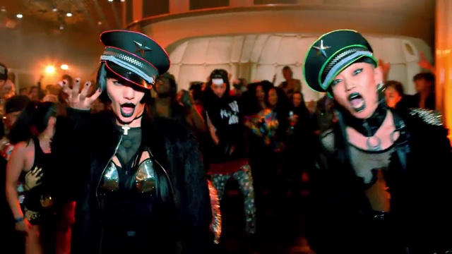 Madonna - Bitch I'm Madonna Ft. Nicki Minaj