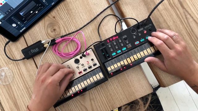 Korg volca FM & Korg volca Keys chords playing смотреть онлайн