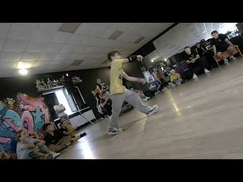 Брейкданс батл ↔ Дети 10-13 лет ↔ Abazg vs Miron ↔ 1'8 ↔ WHO IS WIN #whoiswin #bmvideo смотреть онлайн