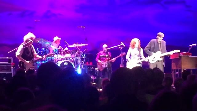 Bonnie and JT Excel Energy Center смотреть онлайн