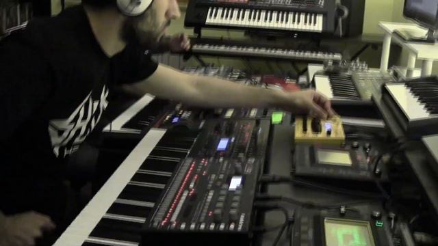 Shock-HRz - Quake Machine [Access, Elektron, Korg, Akai & Yamaha Live Set] смотреть онлайн