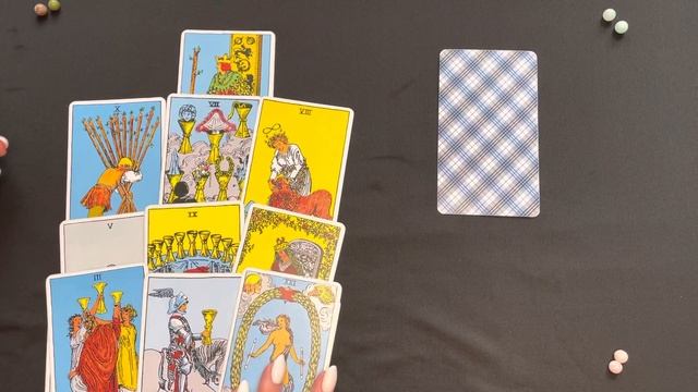 ?Таро расклад онлайн : ЧТО ВАС ЖДЕТ В БЛИЖАЙШИЕ ТРИ МЕСЯЦА (финансы, личные отношения, цели). смотреть онлайн