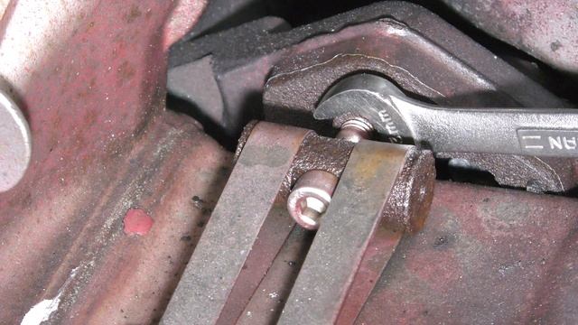 Mack MP7 EGR Cooler and EGR Valve Removal! - [S1E3] смотреть онлайн