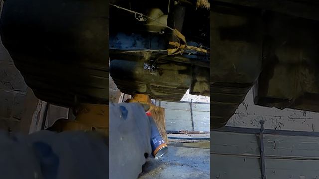 Remont Mercedes 406D 72'/ Demontaż zbiornika paliwa смотреть онлайн