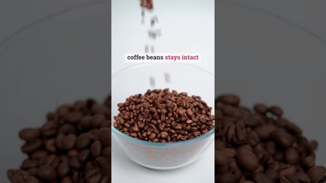 One-way valve is godsend for freshly roasted coffee beans.#coffeebags #coffee #coffeepack #packagin смотреть онлайн