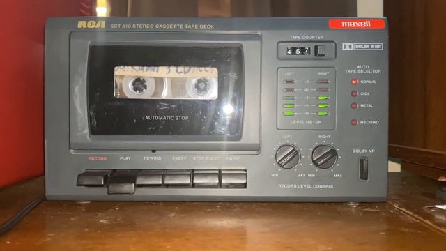 Playing sum tunes on a RCA SCT-510 смотреть онлайн