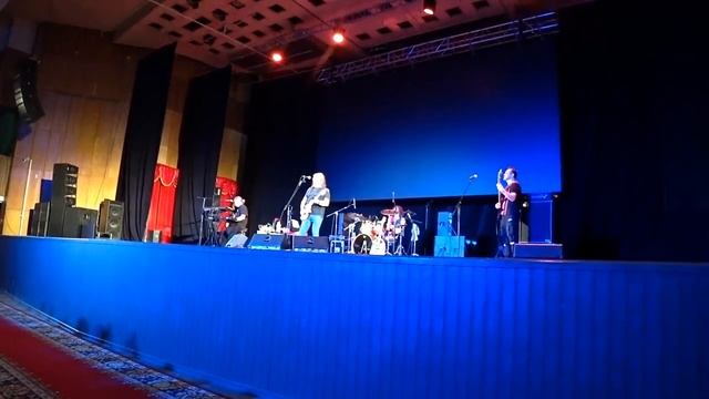 Начало отпуска Михалыча. Кто-то работает, а кто-то отдыхает))) смотреть онлайн