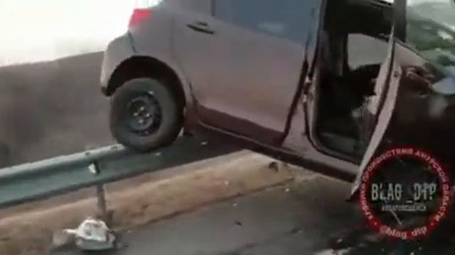В Приамурье три авто разбились всмятку смотреть онлайн