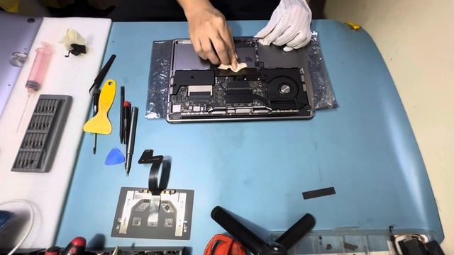A1708 MacBook Pro | Battery Replacement смотреть онлайн