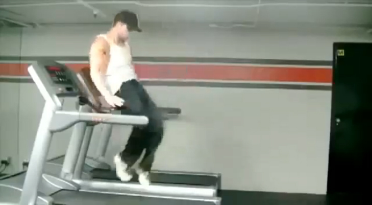 Зажигательный танец на дорожке смотреть онлайн