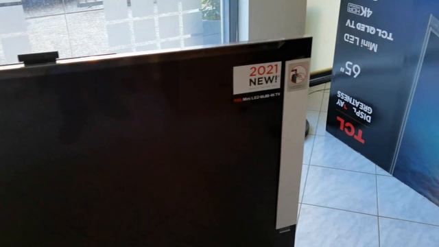 TCL 65C825 First Look and unboxing the miniLED QLED TV смотреть онлайн