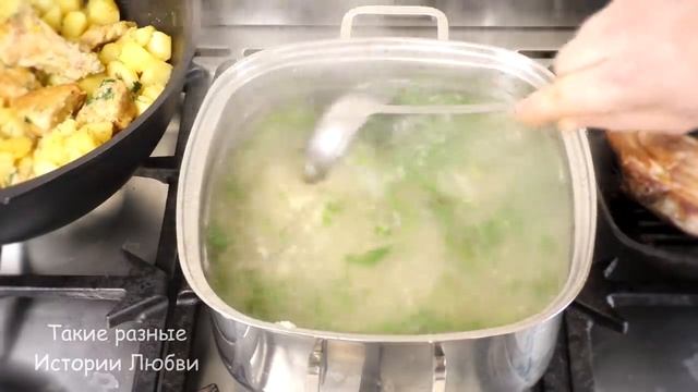 Бедный парень помог бездомному нищему и приютил. В квартире дедушка увидел своё фото и расплакался смотреть онлайн