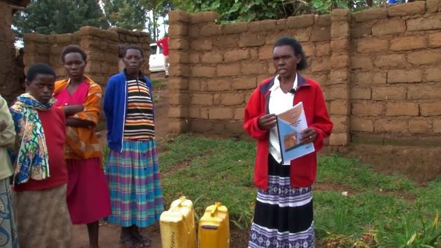 Rwanda: Water from over the hills смотреть онлайн