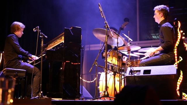 Frio - I am the walrus (Beatles cover) смотреть онлайн