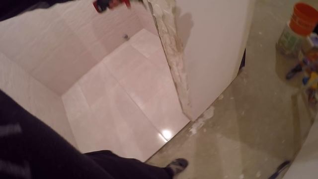 Положили плитку,ламинат,поклеили обои. смотреть онлайн
